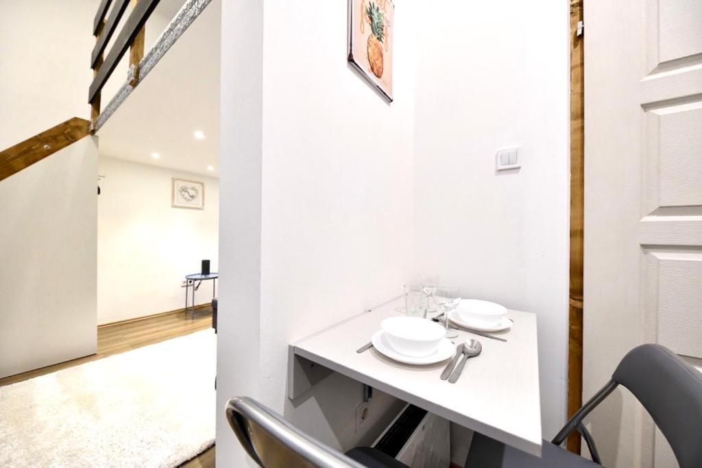 Cute Gallery Apartment Close To The Basilica, Queen Budapest Eksteriør billede